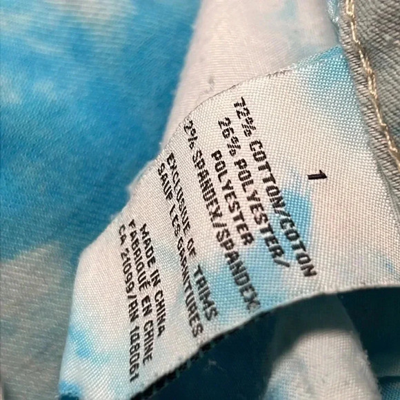 Ardene Turquoise & Pink Denim Shorts. Size 1 - Picture 4 of 8